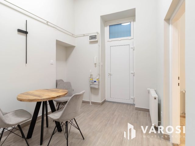Nyugati közeli, felújított, földszinti, 36 m2-es iroda kiadó