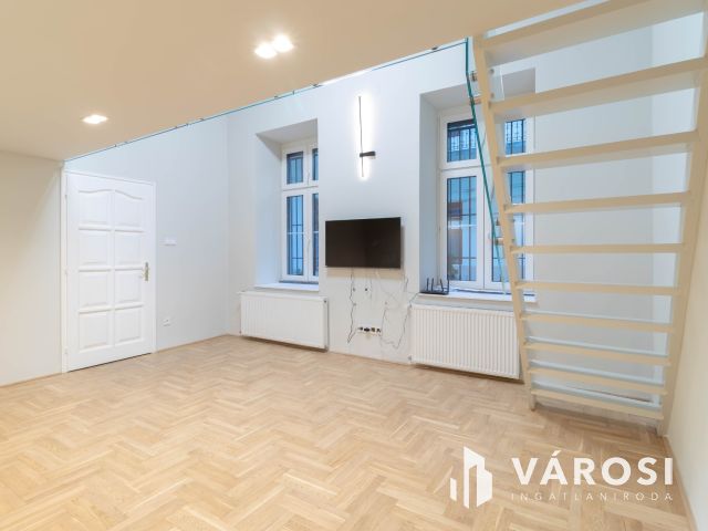 Nyugati közeli, felújított, földszinti, 36 m2-es iroda kiadó