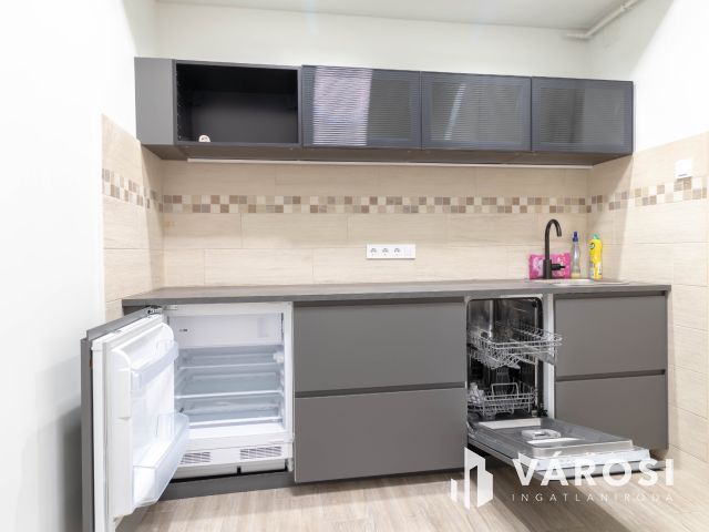 Nyugati közeli, felújított, földszinti, 36 m2-es iroda kiadó