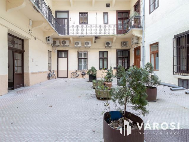 Nyugati közeli, felújított, földszinti, 36 m2-es iroda kiadó