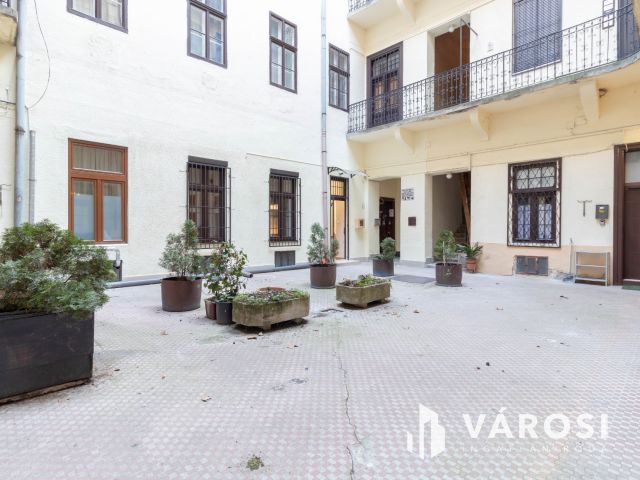 Nyugati közeli, felújított, földszinti, 36 m2-es iroda kiadó