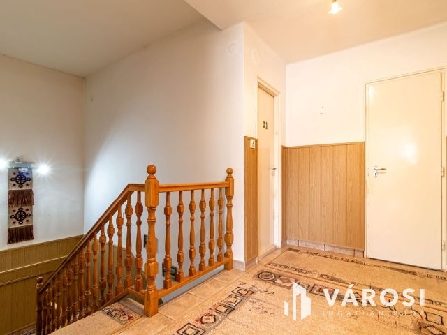 Több mint egy sorház- lakótér + kert + garázs + bővíthetőség