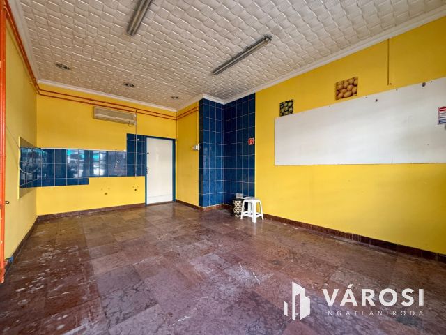 ÉVI II. földszintjén üzlethelyiség kiadó!